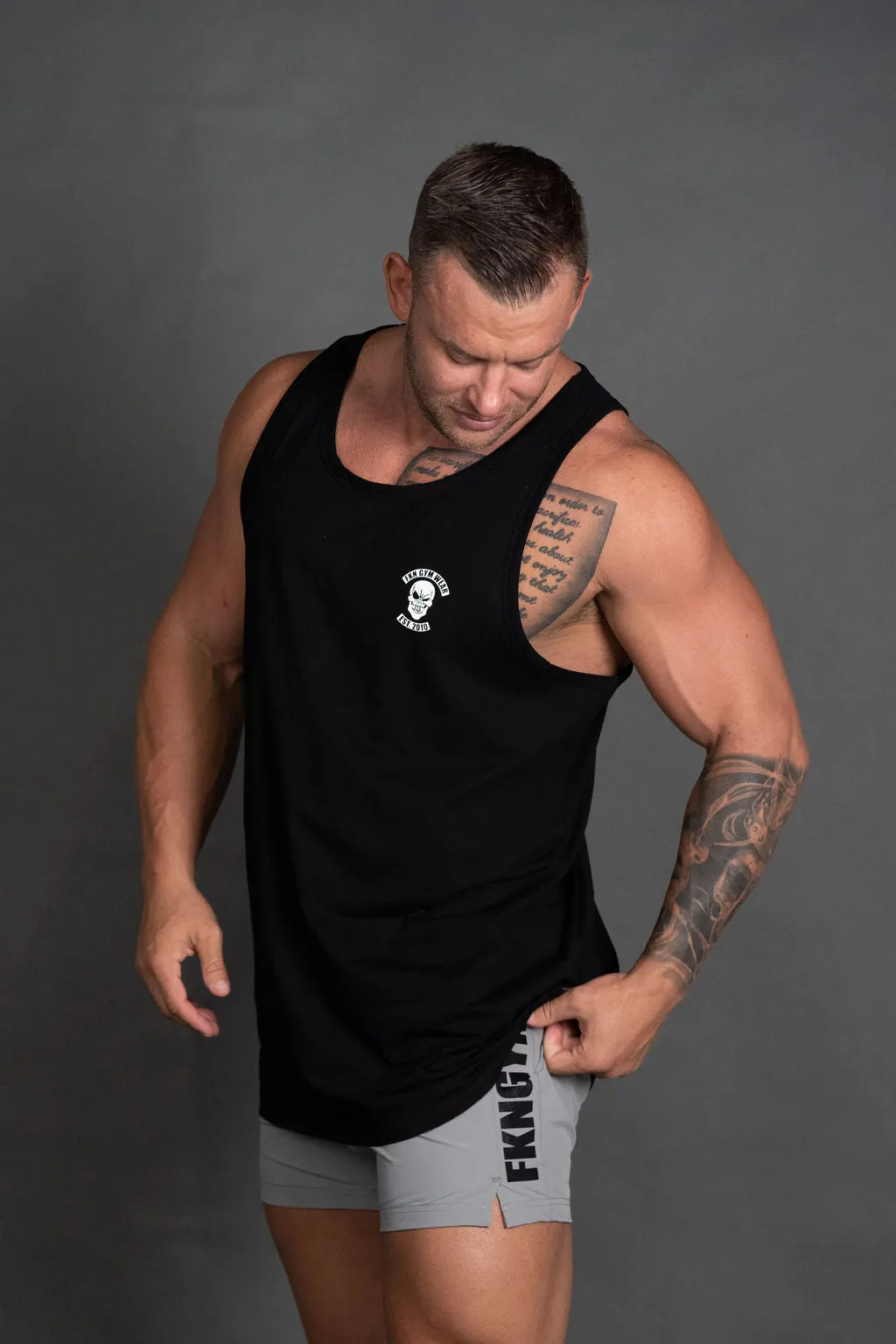 Conquer | Men's Heist Gym Singlet | Black