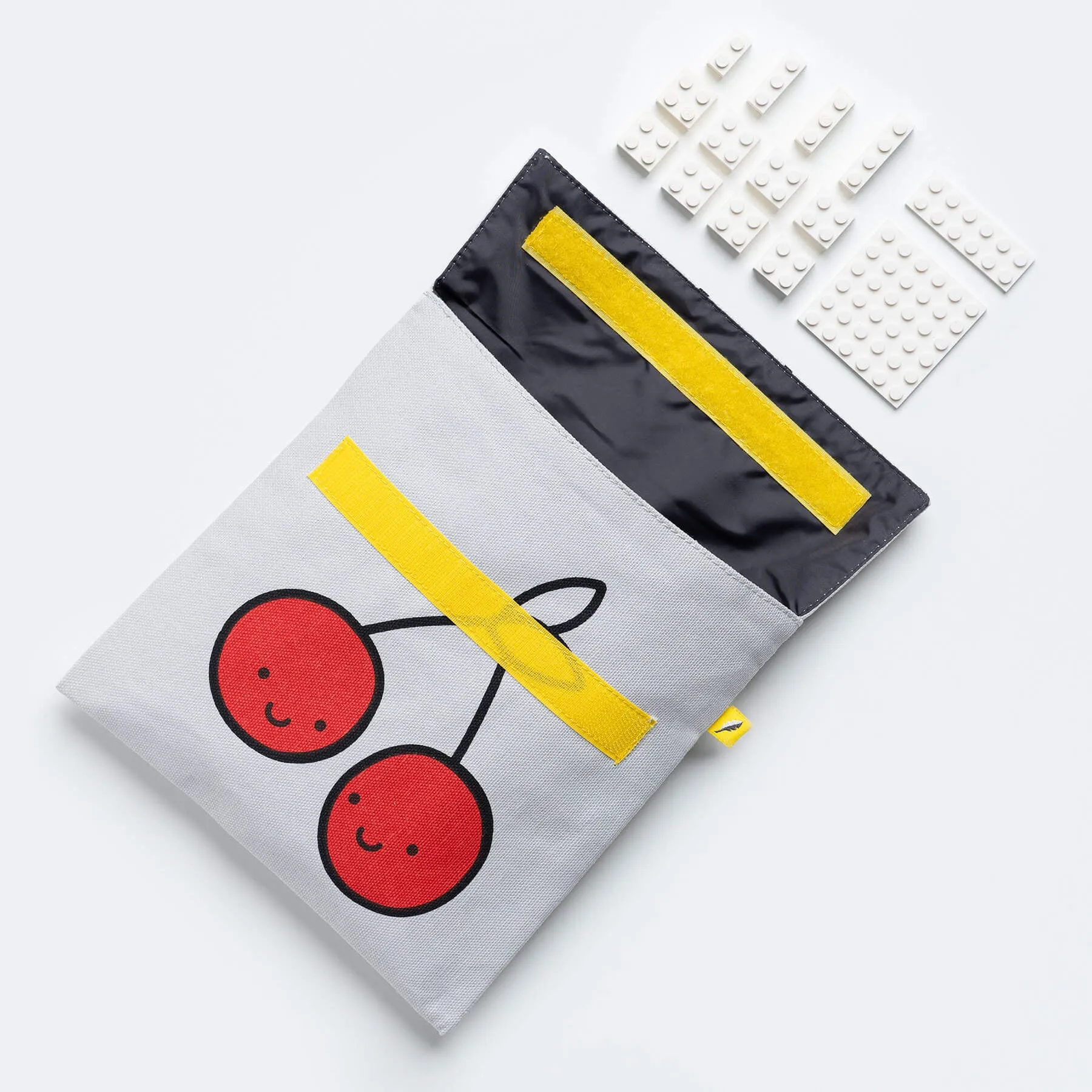 Fluf Flip Snack Bag - Cherries Red