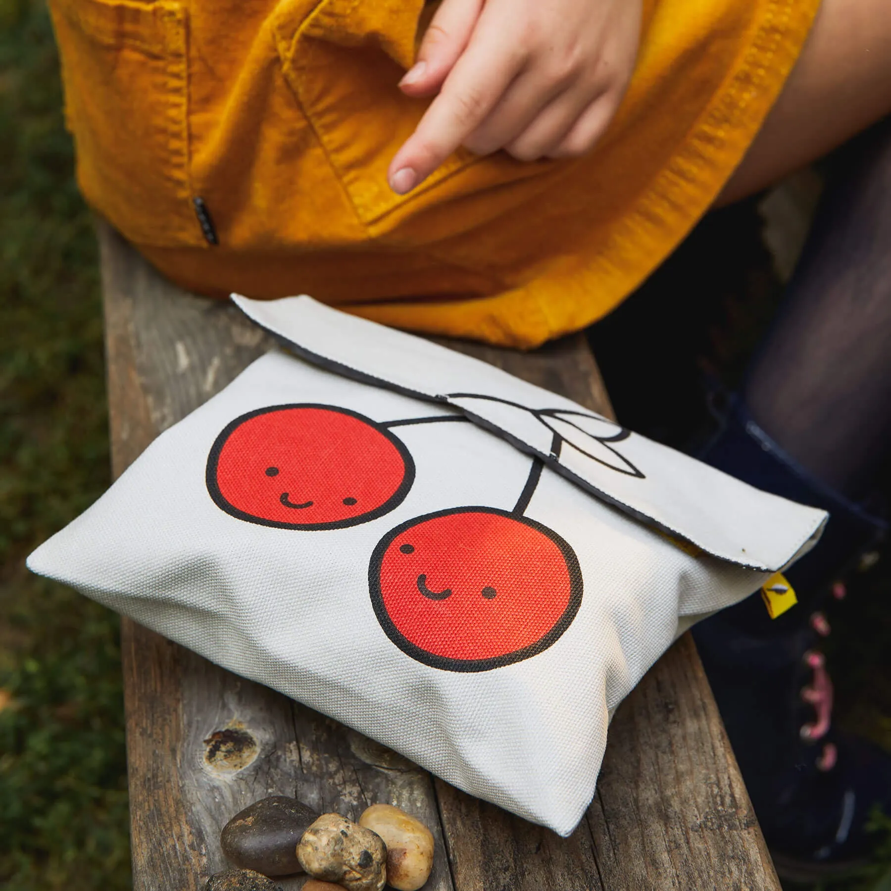 Fluf Flip Snack Bag - Cherries Red