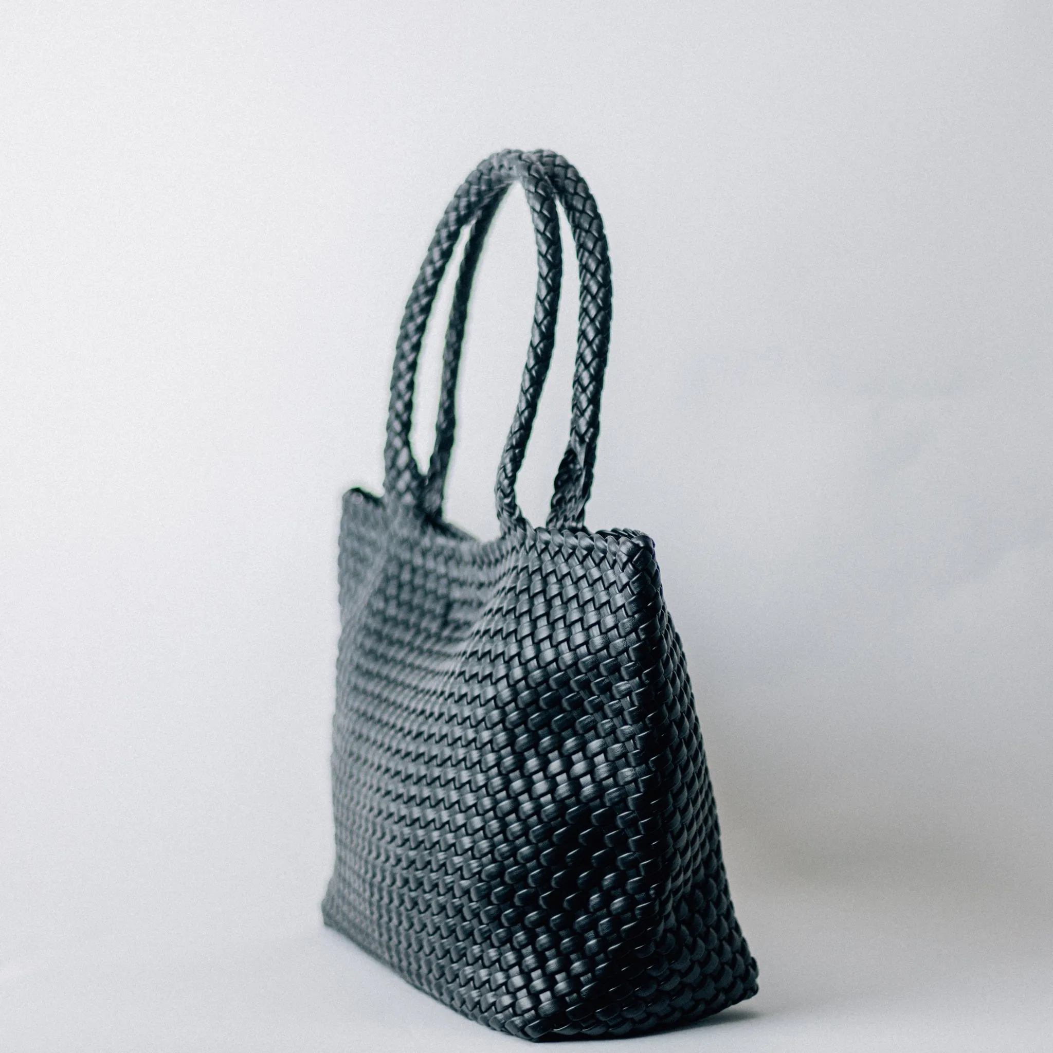 LARGE WOVEN TOTE - BLACK