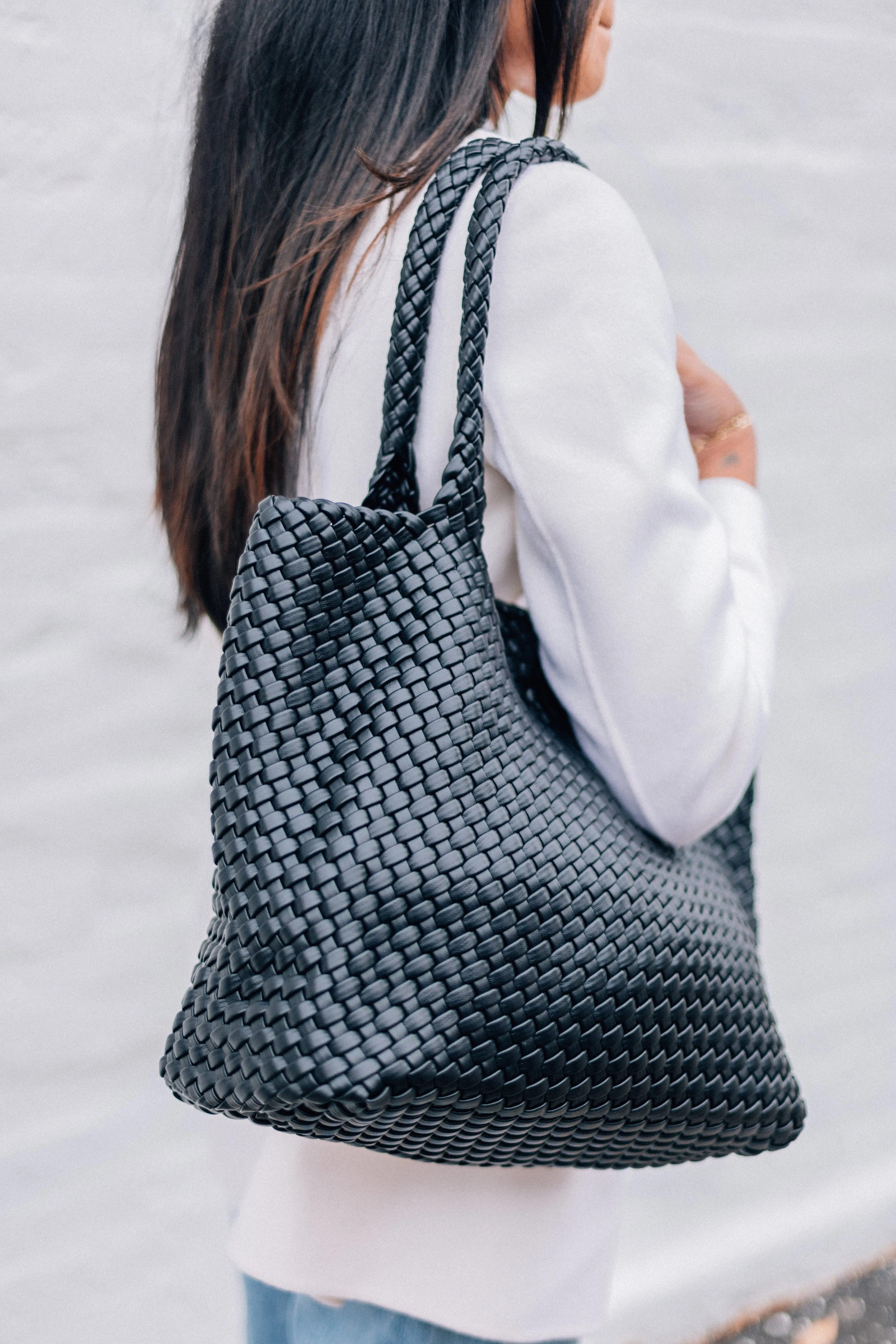 LARGE WOVEN TOTE - BLACK