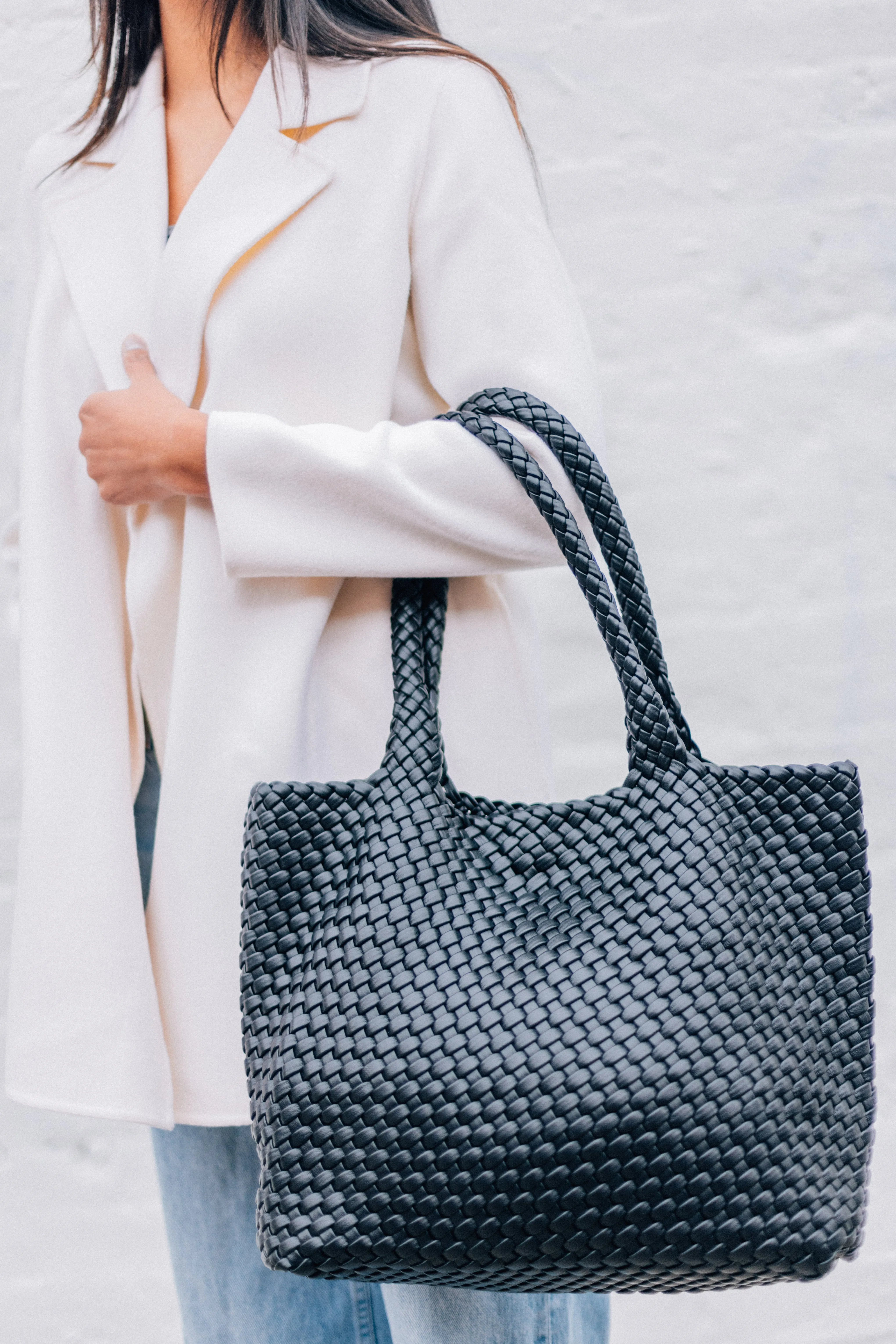 LARGE WOVEN TOTE - BLACK